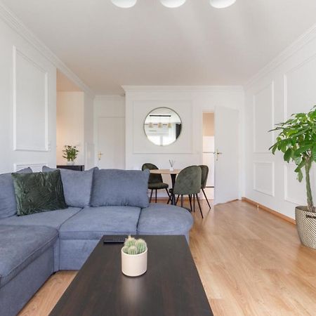 La Parisienne By Plaza Apartment Монтеврен Екстериор снимка