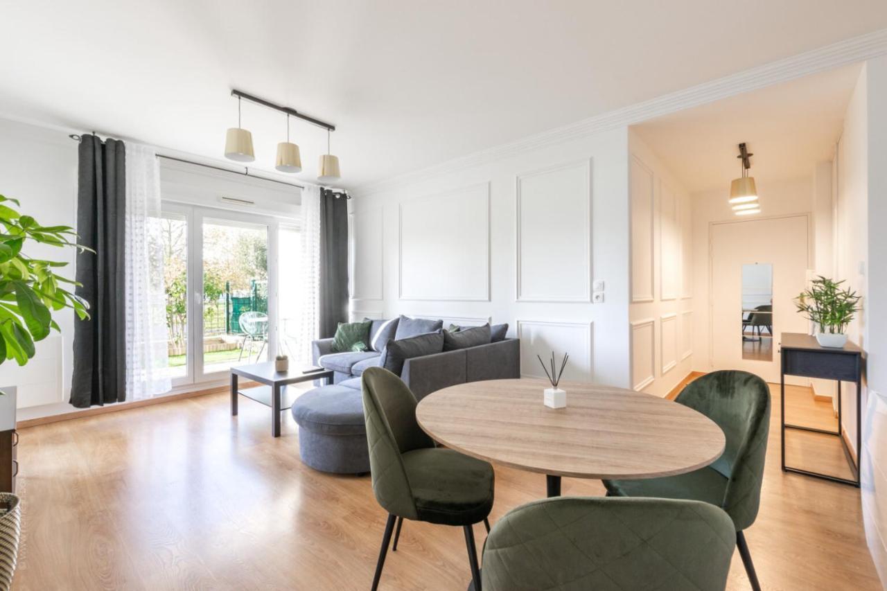 La Parisienne By Plaza Apartment Монтеврен Екстериор снимка
