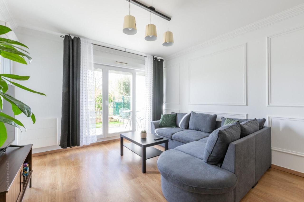 La Parisienne By Plaza Apartment Монтеврен Екстериор снимка