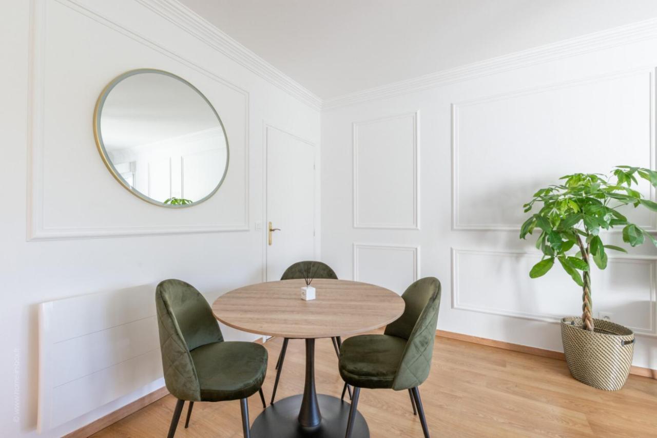 La Parisienne By Plaza Apartment Монтеврен Екстериор снимка