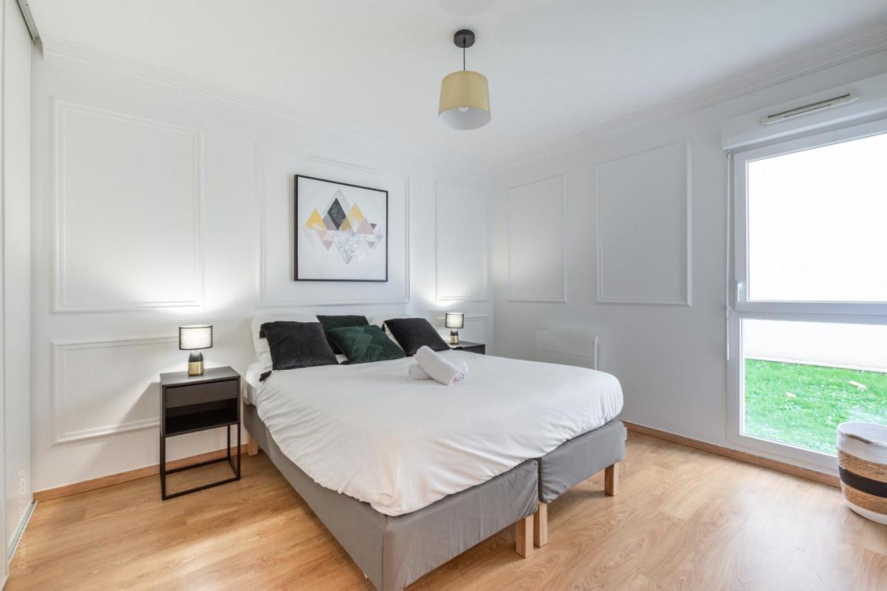 La Parisienne By Plaza Apartment Монтеврен Екстериор снимка