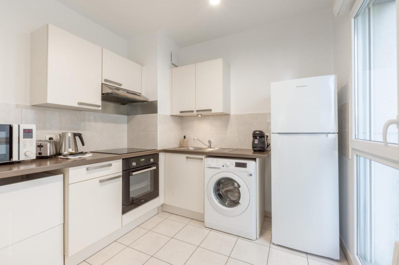 La Parisienne By Plaza Apartment Монтеврен Екстериор снимка